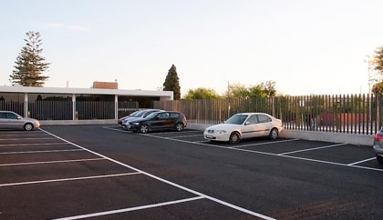 &nbsp;&nbsp;&nbsp;&nbsp;&nbsp;&nbsp;Amplio parking privado