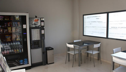 &nbsp;&nbsp;&nbsp;&nbsp;&nbsp;&nbsp;Cafeteria tipo vending