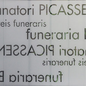 Detalle cristalera Tanatorio Picassent