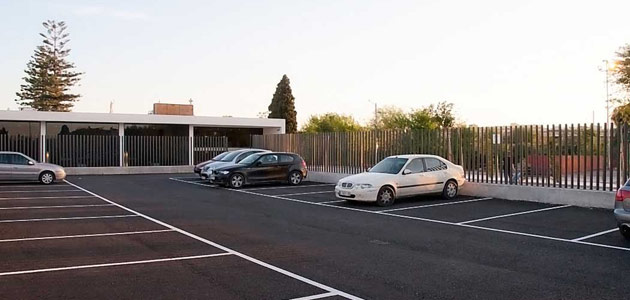 Amplio parking propio